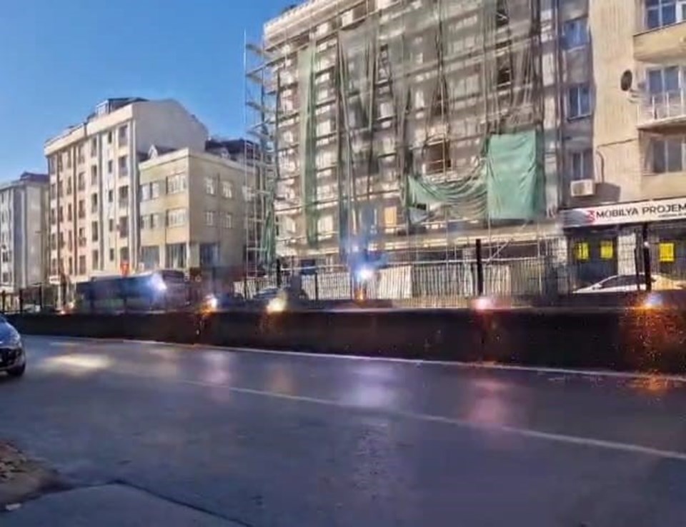 Bayrampaşa'da tramvay hattında korku dolu an: Kıvılcımlar çıktı, patlamalar yaşandı - 1