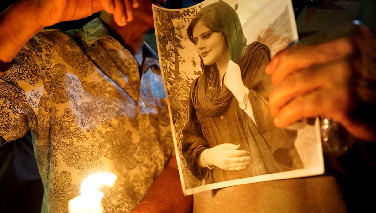 9 Soruda İran'daki Mahsa Amini gösterileri