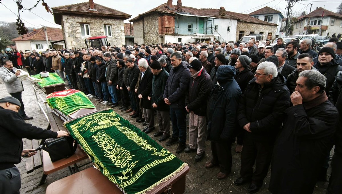 Denizli'de korkunç kaza: Aynı aileden 3 kişi öldü Denizli'de korkunç kaza: Aynı aileden 3 kişi öldü
