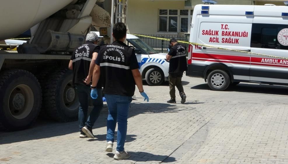 Beton mikserinin çarptığı yaşlı adam öldü