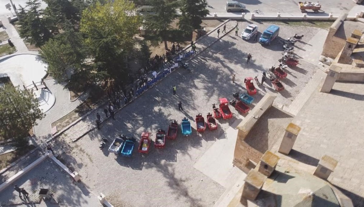 İhsaniye ilçesinde jandarma ekipleri 100 sürücüye güvenlik trafik eğitimi verdi İhsaniye ilçesinde jandarma ekipleri 100 sürücüye güvenlik trafik eğitimi verdi