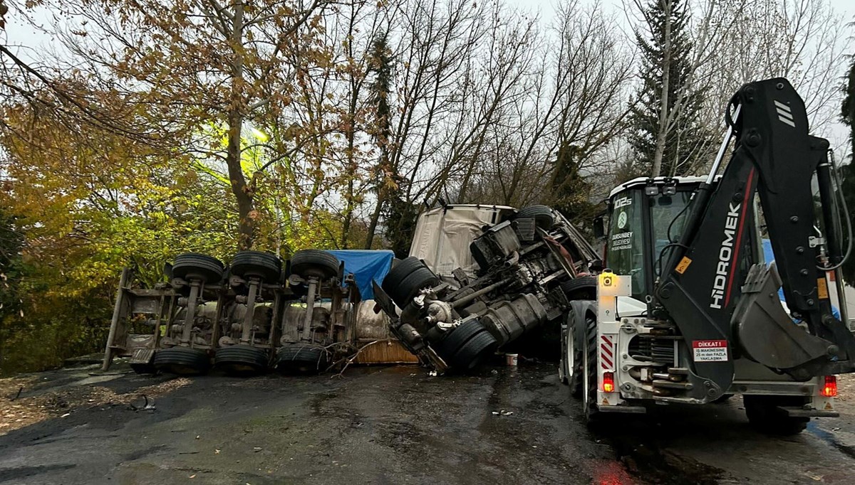 Devrilen TIR’da acı son: Sıkıştığı yerde üzerine sülfürik asit dökülen şoför can verdi Devrilen TIR’da acı son: Sıkıştığı yerde üzerine sülfürik asit dökülen şoför can verdi