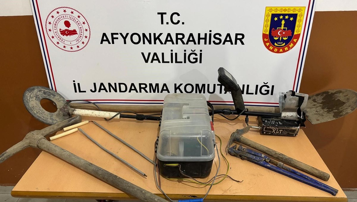 Devriye gezen jandarma definecileri suçüstü yaptı