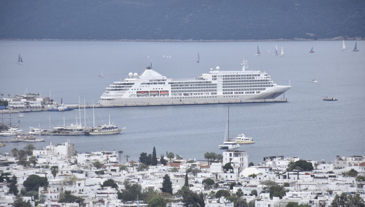 Bodrum'a sezonun ilk kruvaziyeri geldi