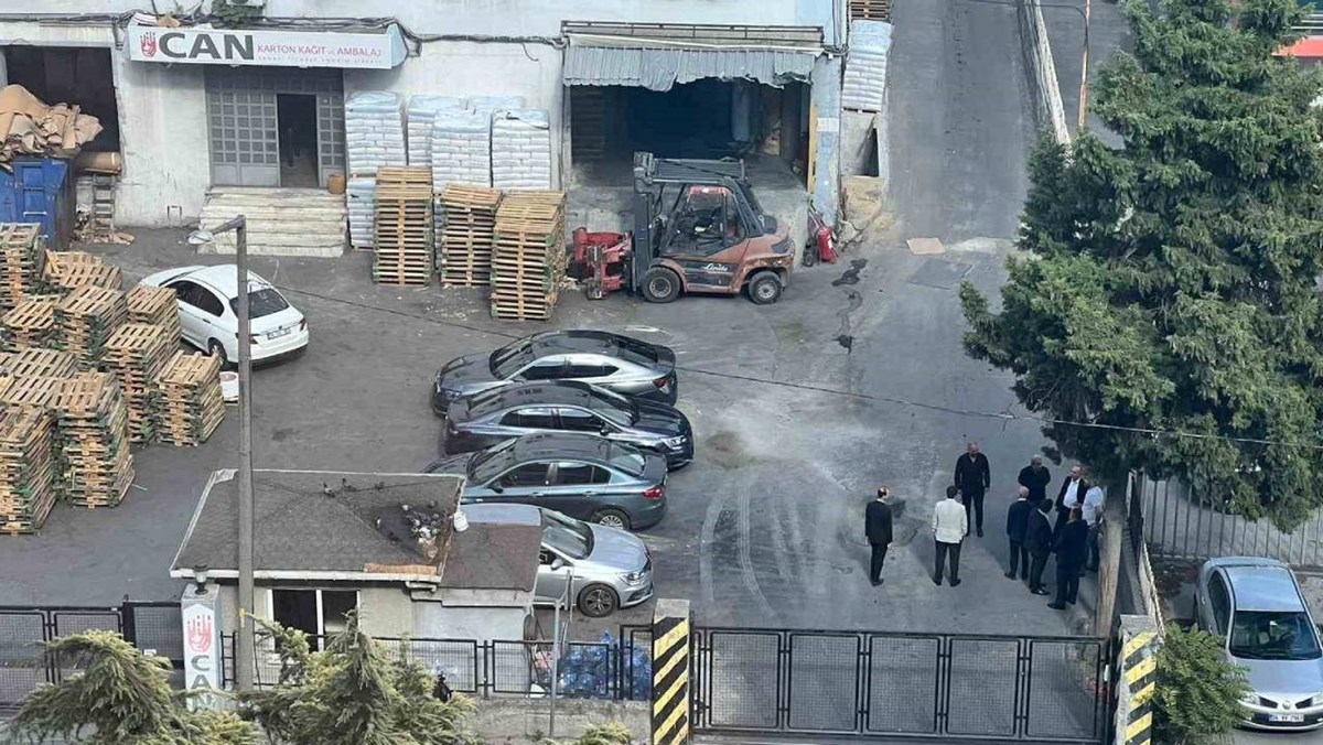 Soruşturmada el konulan Can Holding’e bağlı şirkette TMSF yetkilileri incelemelerde bulundu. Soruşturmada el konulan Can Holding’e bağlı şirkette TMSF yetkilileri incelemelerde bulundu.