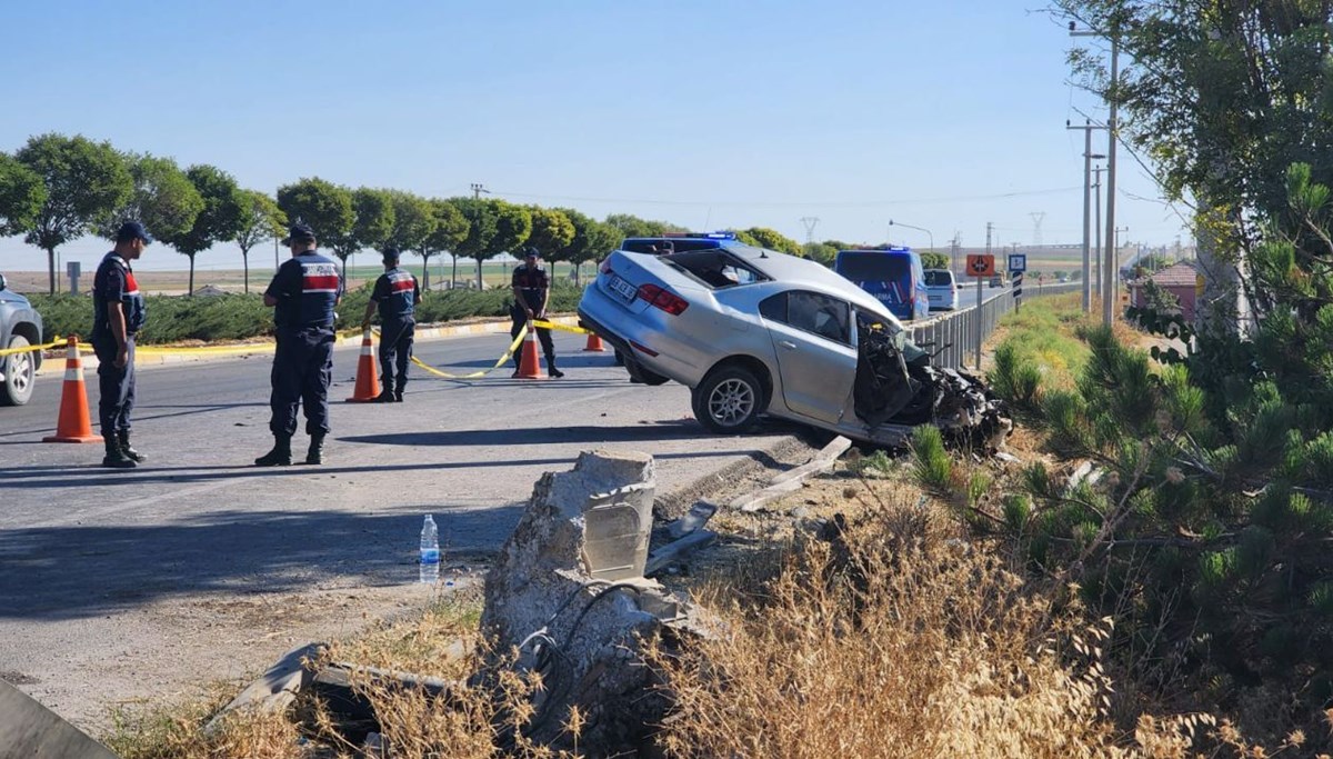 Bariyerlere çarpan otomobilin 16 yaşındaki sürücüsü öldü