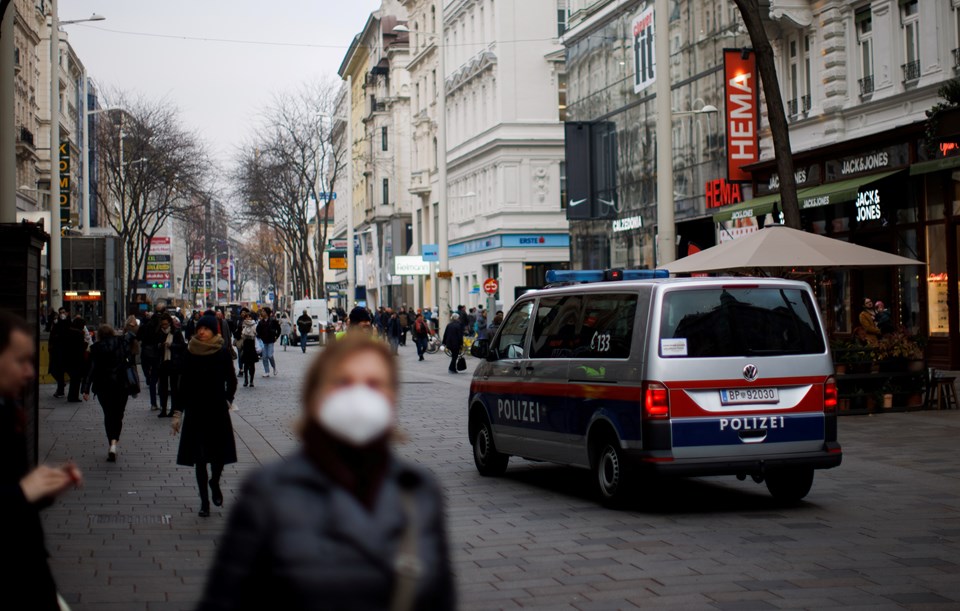 Avusturya'da aşısızlara sokak yasağı başladı - 1