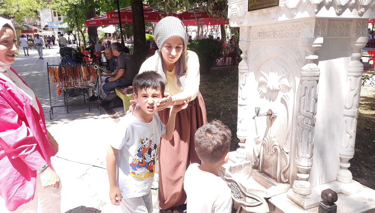 Tüm zamanların sıcaklık rekoru kırıldı: Bir il 42 dereceyi gördü Tüm zamanların sıcaklık rekoru kırıldı: Bir il 42 dereceyi gördü
