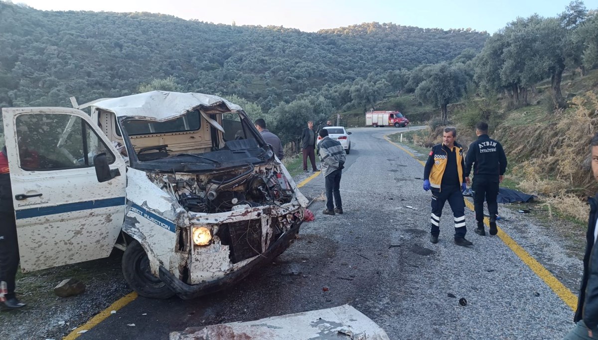 Kamyonet uçuruma devrildi: 2 ölü Kamyonet uçuruma devrildi: 2 ölü