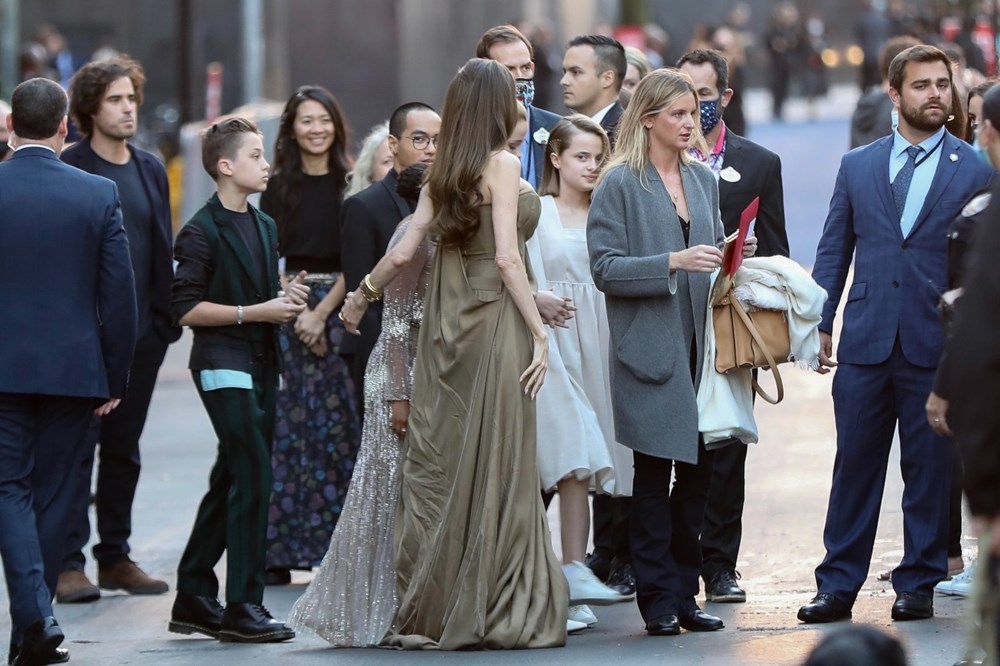 Angelina Jolie, Eternals galasına çocuklarıyla katıldı - 7