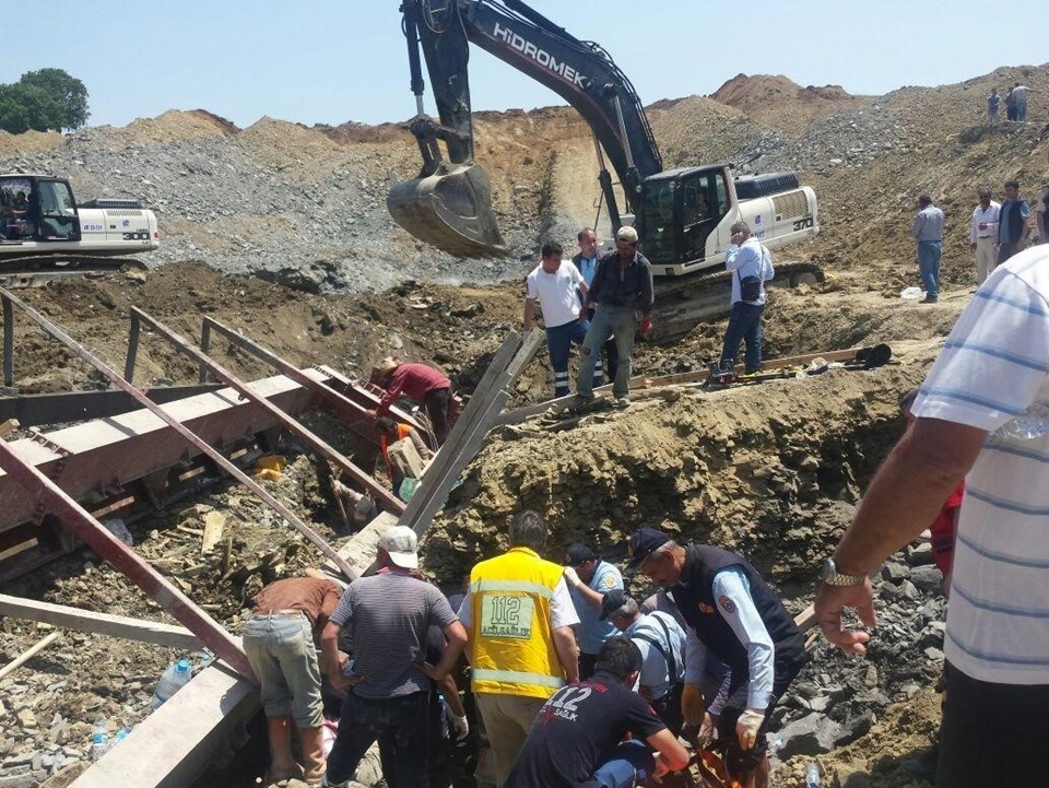 Baraj inşaatında göçük: 1 işçi toprak altında - 1
