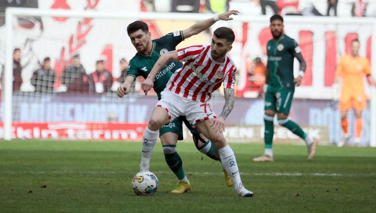 Milli futbolcu Doğukan Sinik ilk maçında hem gol attı hem sakatlandı: Antalyaspor: 2 - BGiresunspor: 2