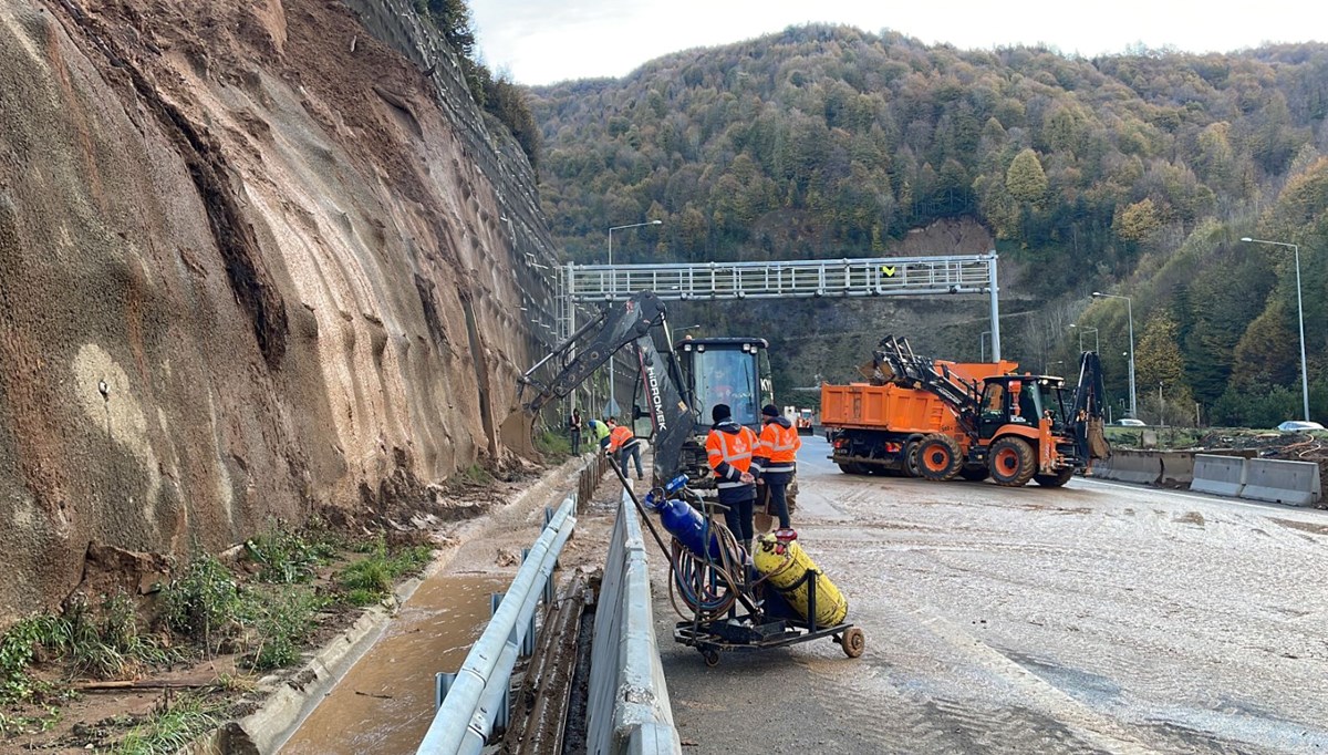 Heyelan riski nedeniyle trafiğe kapanan Bolu Dağı Tüneli'nde son durum Heyelan riski nedeniyle trafiğe kapanan Bolu Dağı Tüneli'nde son durum