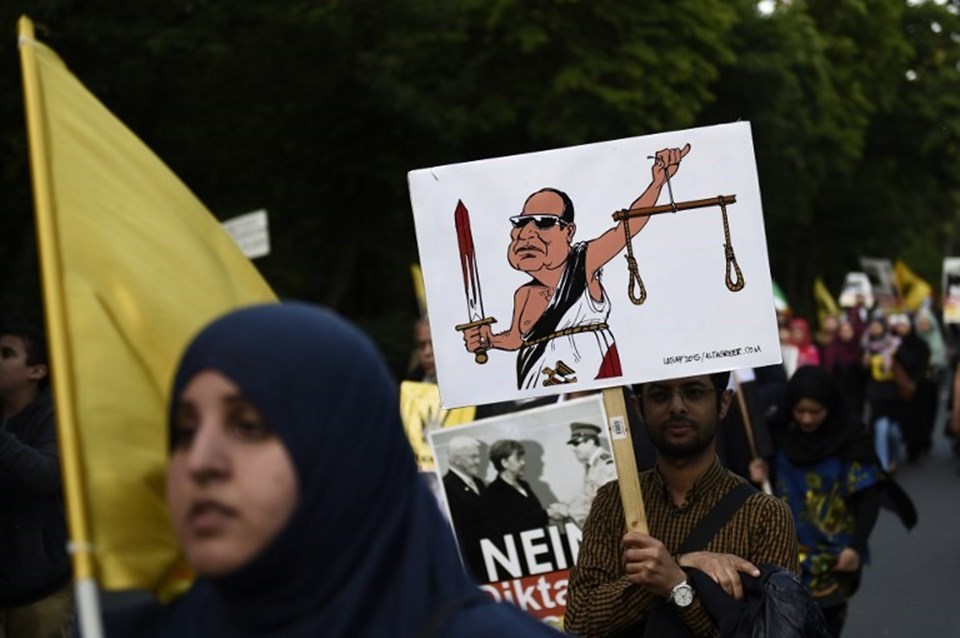 Almanya'da Sisi'ye protesto: Sen bir katilsin - 2