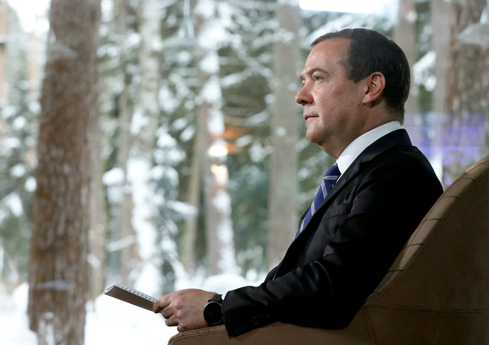 Medvedev'den Fransa'ya "Ekonomik savaş gerçeğine dönebilir" uyarısı - 1
