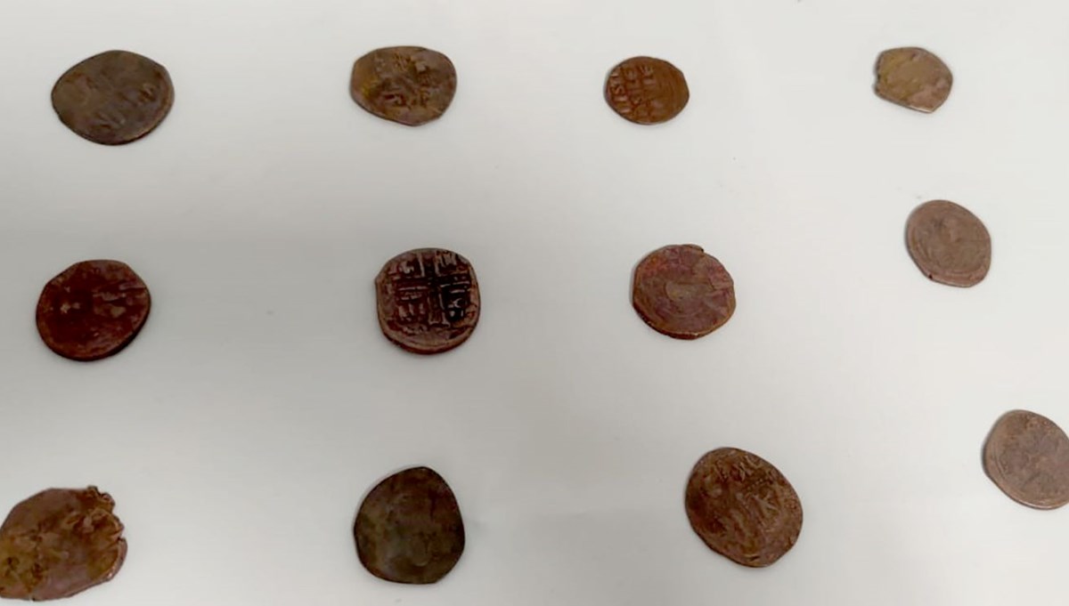İstanbul Çatalca'da Bizans dönemine ait 200 sikke bulundu