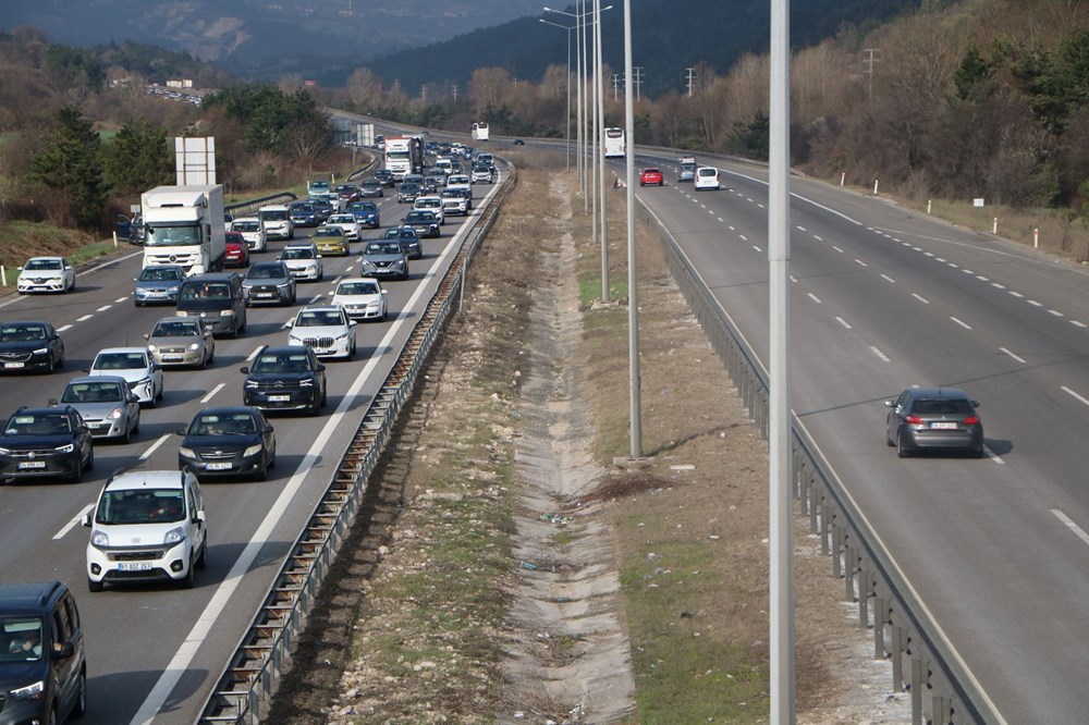 Akın akın geldiler: 9 günlük tatil başladı, kilometrelerce kuyruk oluştu - 3