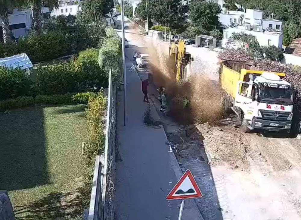 Su borusu bomba üzere patladı: 9 konutu su bastı 72