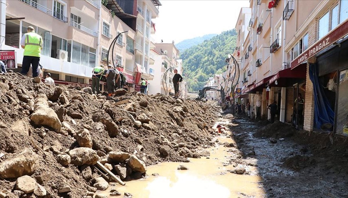 Bakan Selçuk: Giresun'da selden etkilenen vatandaşlar için 2,5 milyon TL kaynak aktaracağız