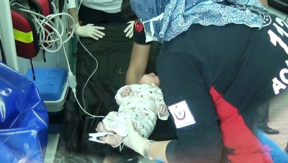 Mezarlıkta gömülü bulunan bebek için iki gözaltı