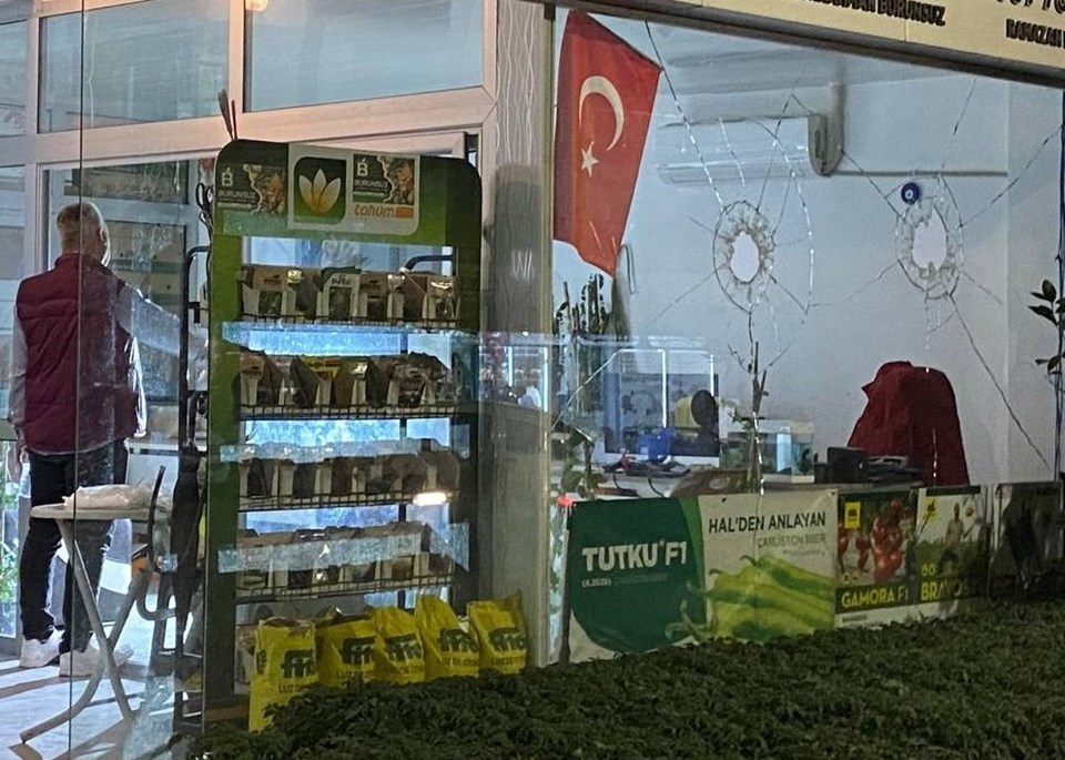 Antalya’da kar maskeli, motosikletli saldırı - 1