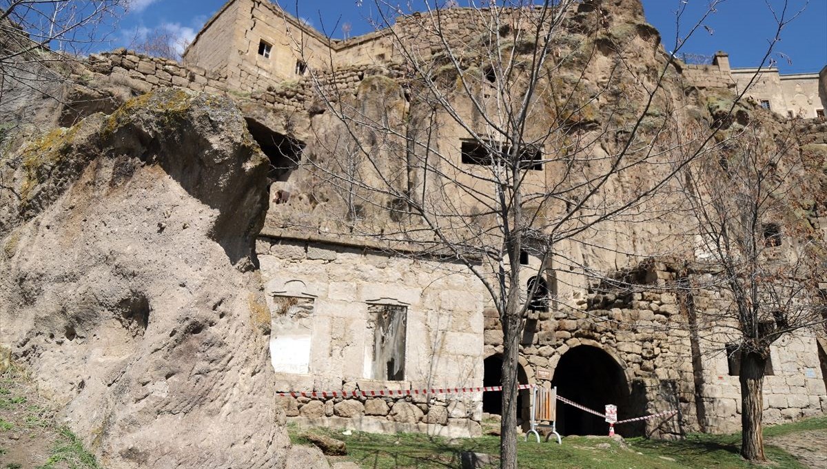 Manastır Vadisi'nin gizemli yer altı şehrinde tarihe yolculuk