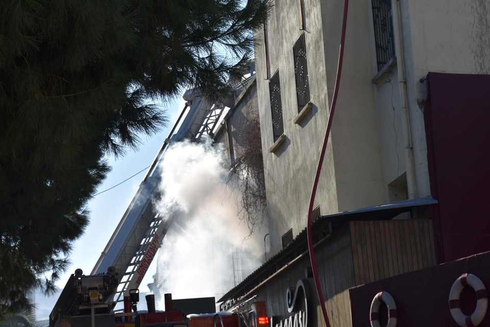 İzmir Kemeraltı Çarşısı'nda yangın - 1