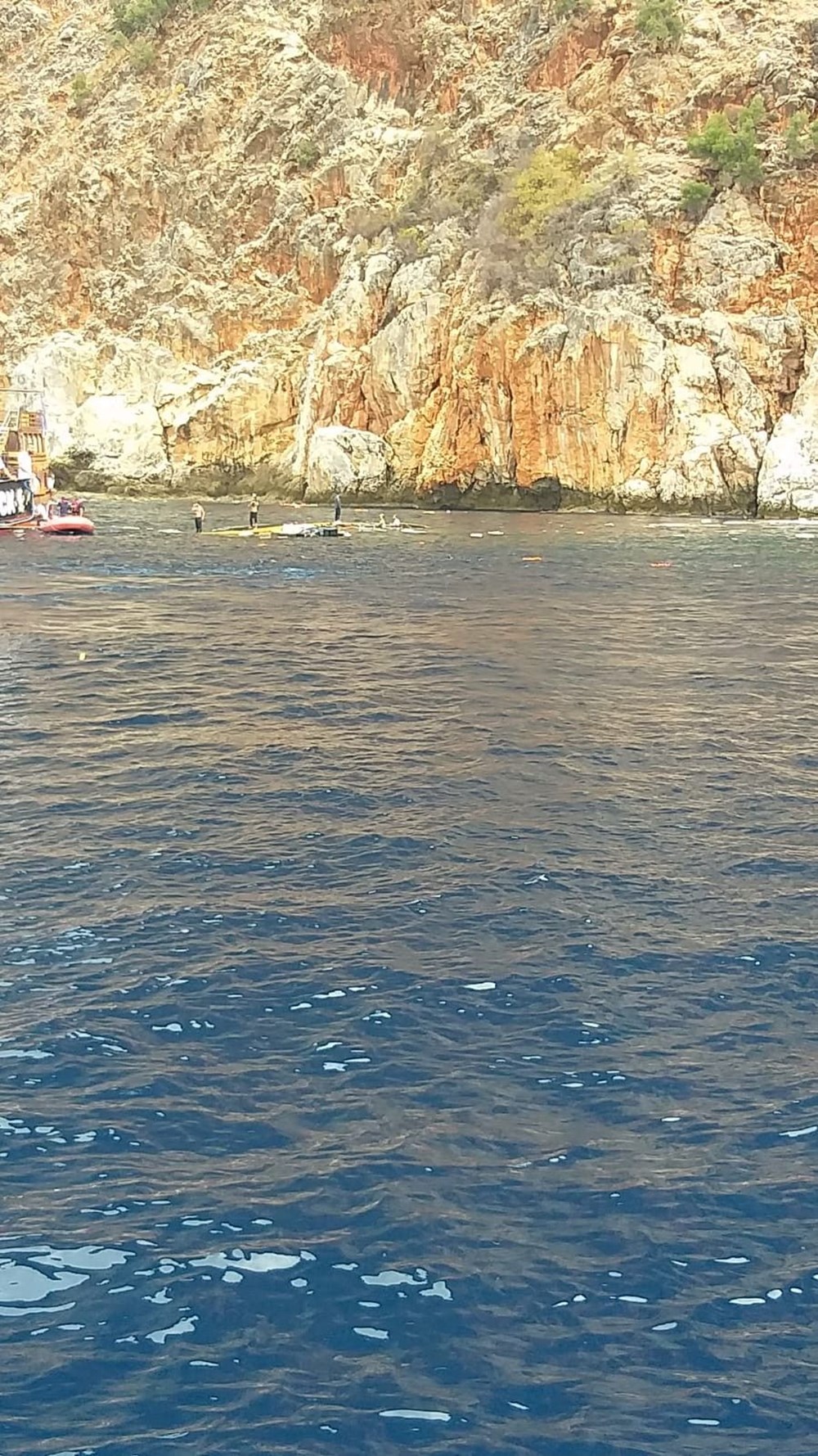 Antalya'da tur teknesi battı: 1 ölü - 5