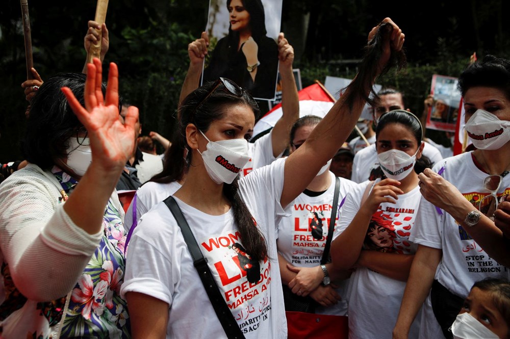 Mahsa Amini protestoları: İran Parlamentosu yaklaşık 15 bin protestocuya ölüm cezası verilmesini onayladı - 12