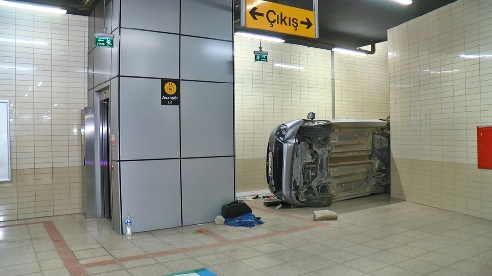 Aracıyla metro alt geçidine düşen genç hayatını kaybetti - 9