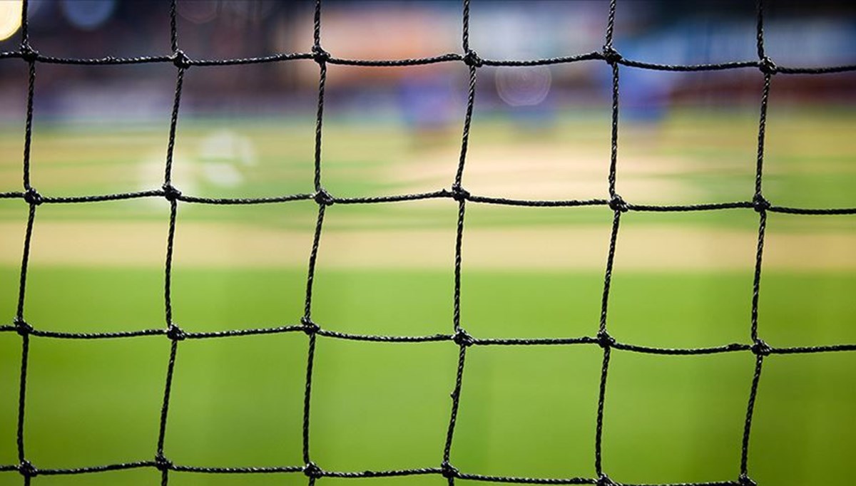 SON DAKİKA HABERİ: İstanbul'da halı saha ve yüzme havuzları açıldı