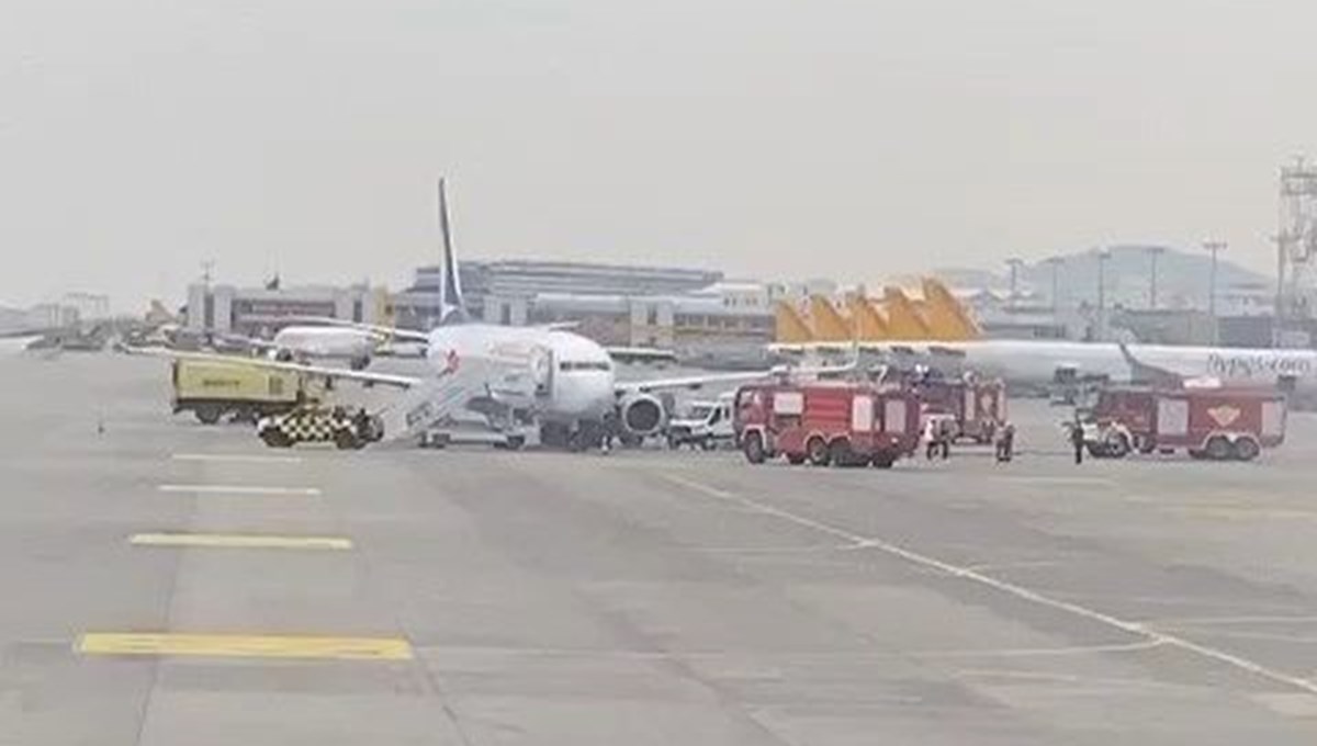 Sabiha Gökçen'e inen yolcu uçağının lastiği patladı Sabiha Gökçen'e inen yolcu uçağının lastiği patladı