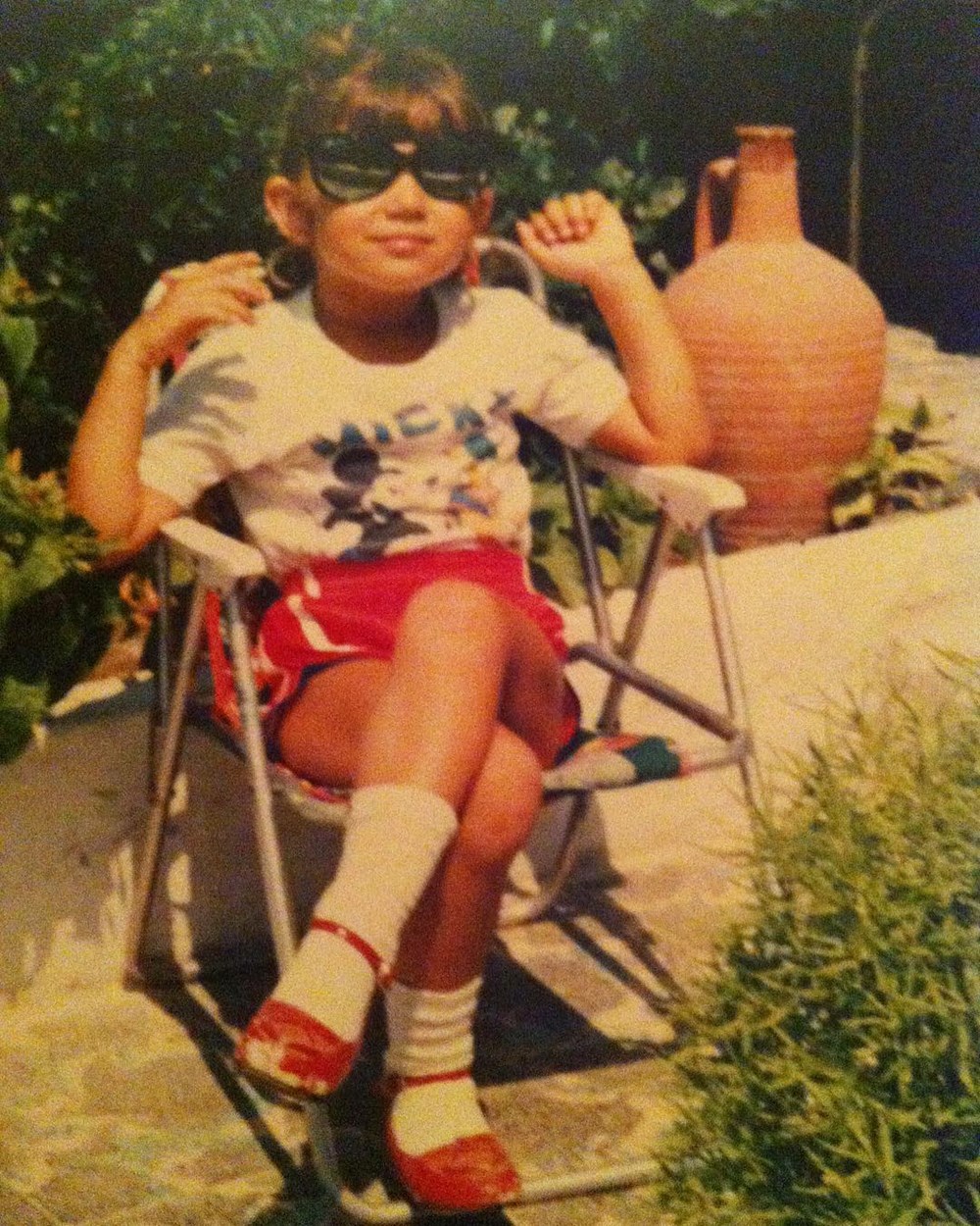 Su Burcu Yazgı Coşkun'dan nostaljik kare (Ünlülerin çocukluk ve gençlik halleri) - 511