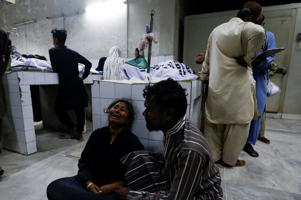 Pakistan'da "bedava yemek" izdihamı: 11 ölü - 2