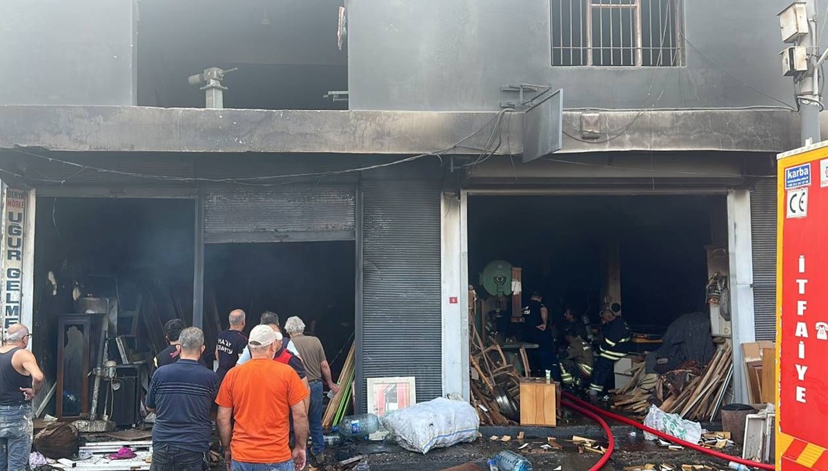 Hatay'da mobilya atölyesinde yangın Hatay'da mobilya atölyesinde yangın