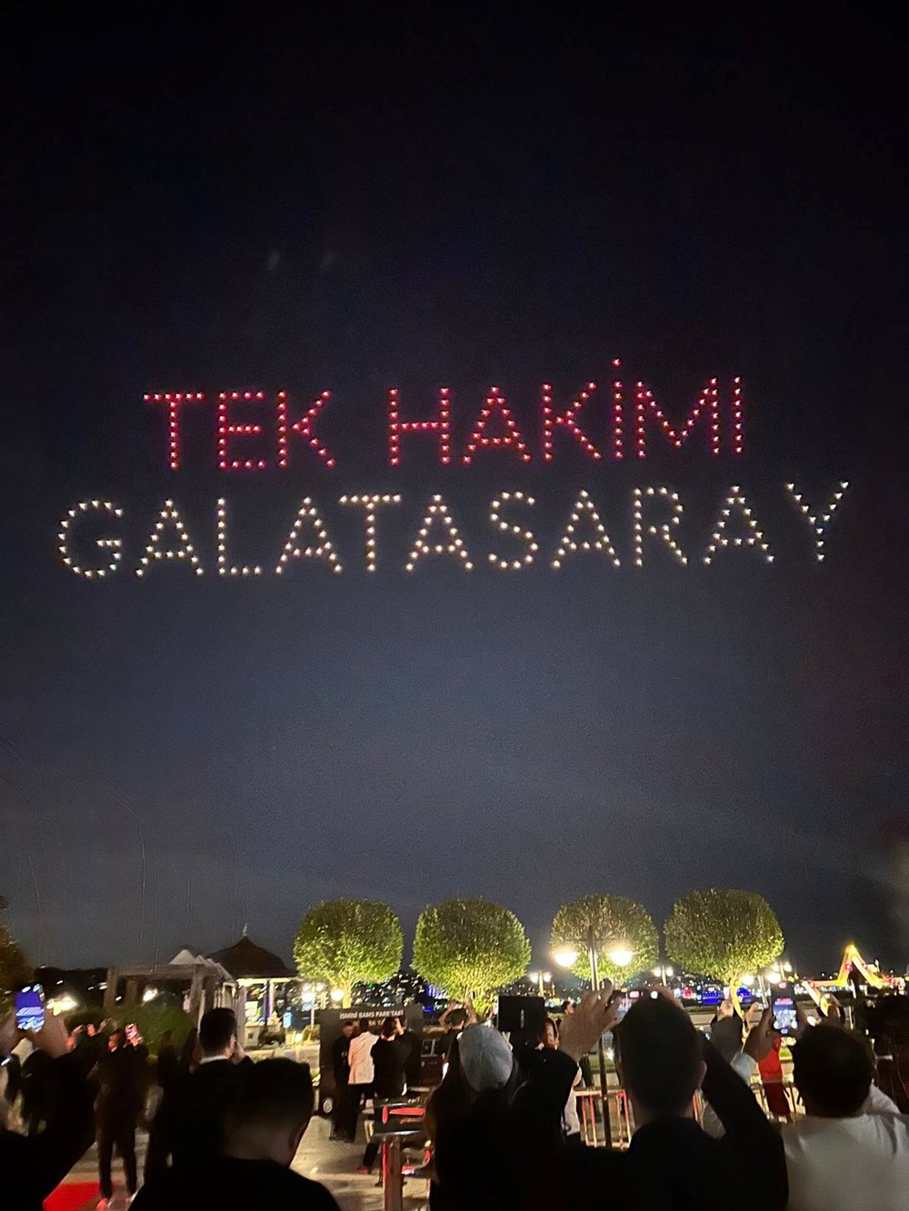 Galatasaray'ın kutlamasında Acun Ilıcalı ve Mourinho'ya olay gönderme: "Büyük geliyoruz" 77 LUI8yOEdLECWElrCdfCupg