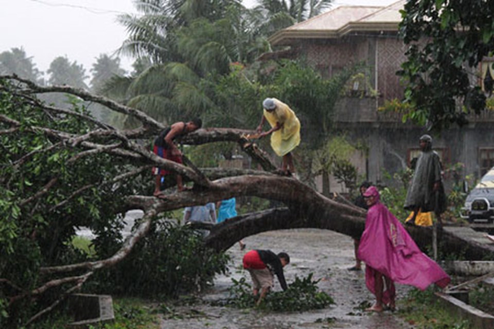Filipinler'i Bopha tayfunu vurdu: 43 ölü - 2