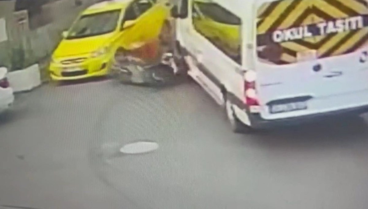 Şişli'de taksideki yolcunun açtığı kapıya çarpan motokurye öldü Şişli'de taksideki yolcunun açtığı kapıya çarpan motokurye öldü