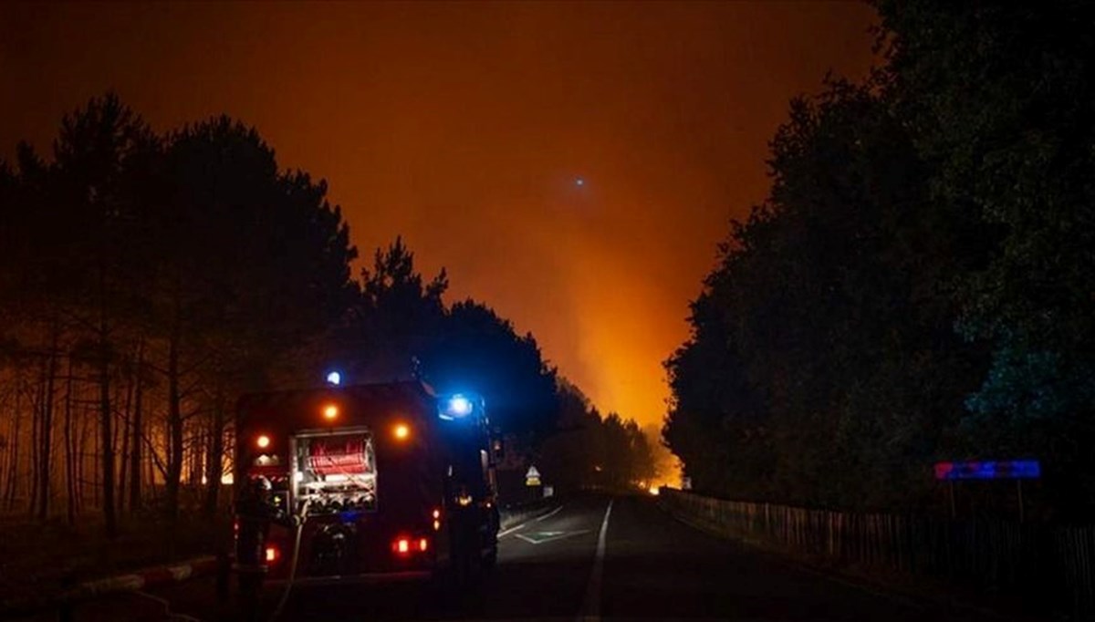 Fransa'nın Var bölgesinde yüksek yangın riski nedeniyle Fransa'nın Var bölgesinde yüksek yangın riski nedeniyle