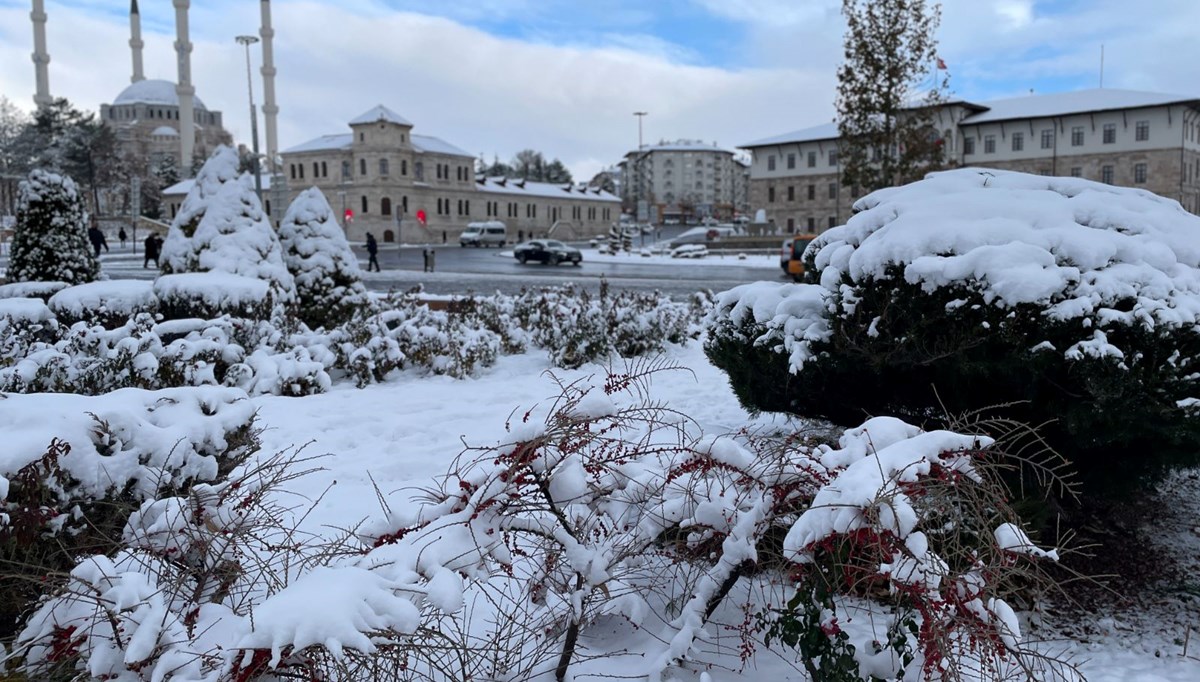 Sivas'ta 906 yerleşim yerine ulaşım sağlanamıyor