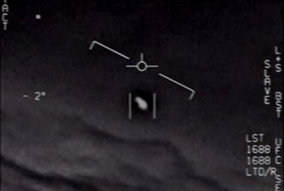 ABD Donanması: Elimizde hiç yayınlanmamış UFO görüntüleri var - 1