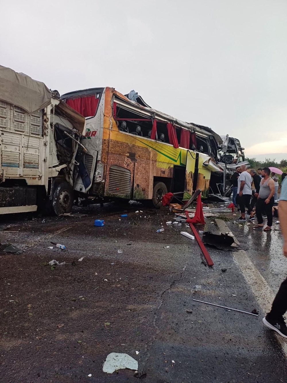 Mersin'de zincirleme trafik kazası: 10 ölü, 40 yaralı - 10