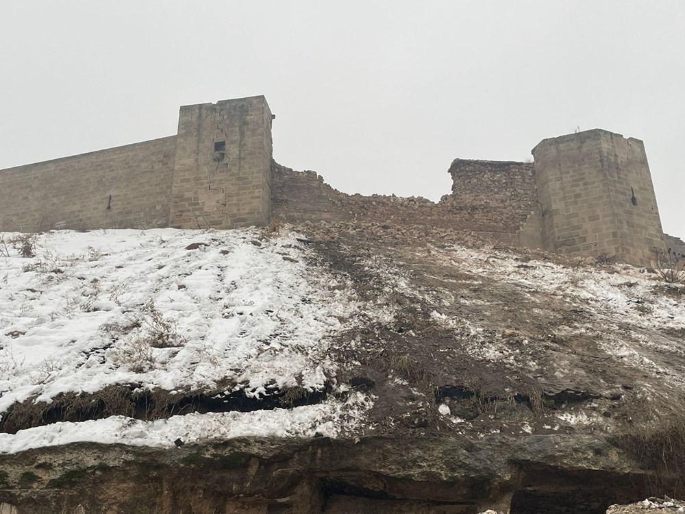 Depremde tarihi Gaziantep Kalesi de hasar gördü - 2