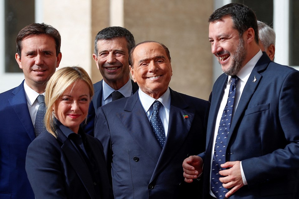 İtalya'da aşırı sağcı Meloni, sağ koalisyon hükümetini kurdu - 1