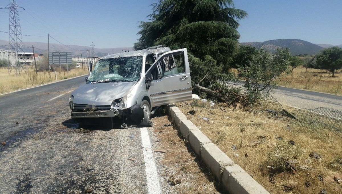 Otomobil takla attı