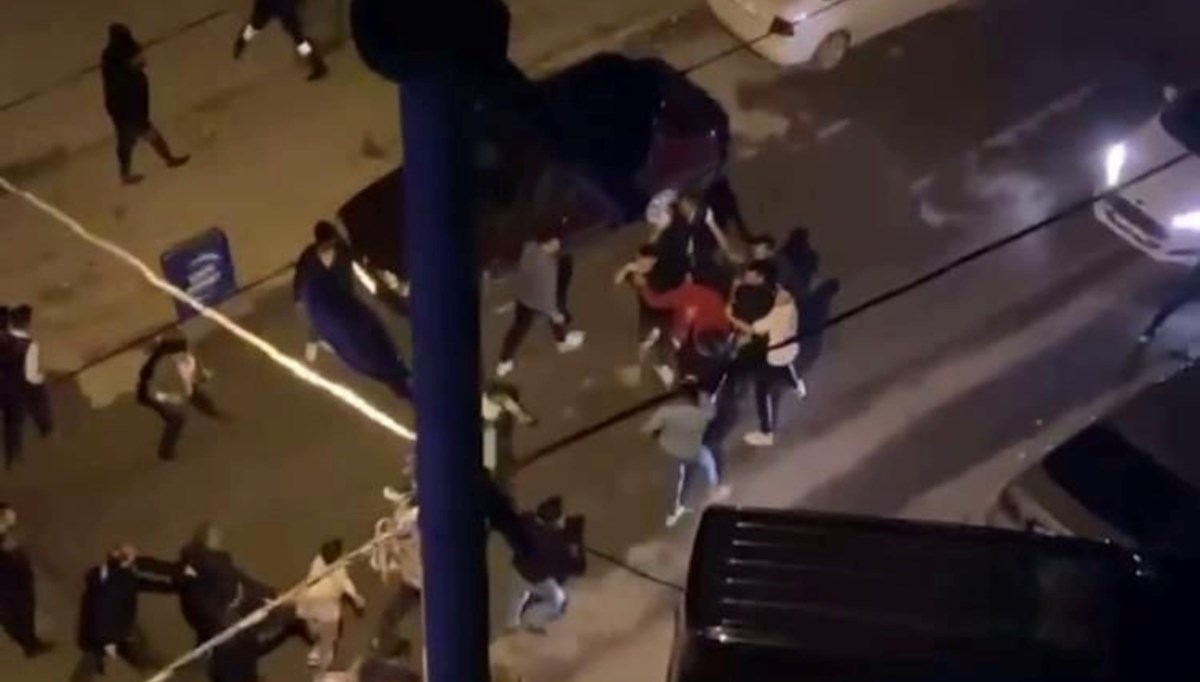 Düğünde çıkan kavga sokağa taştı: Ortalık savaş alanına döndü Düğünde çıkan kavga sokağa taştı: Ortalık savaş alanına döndü