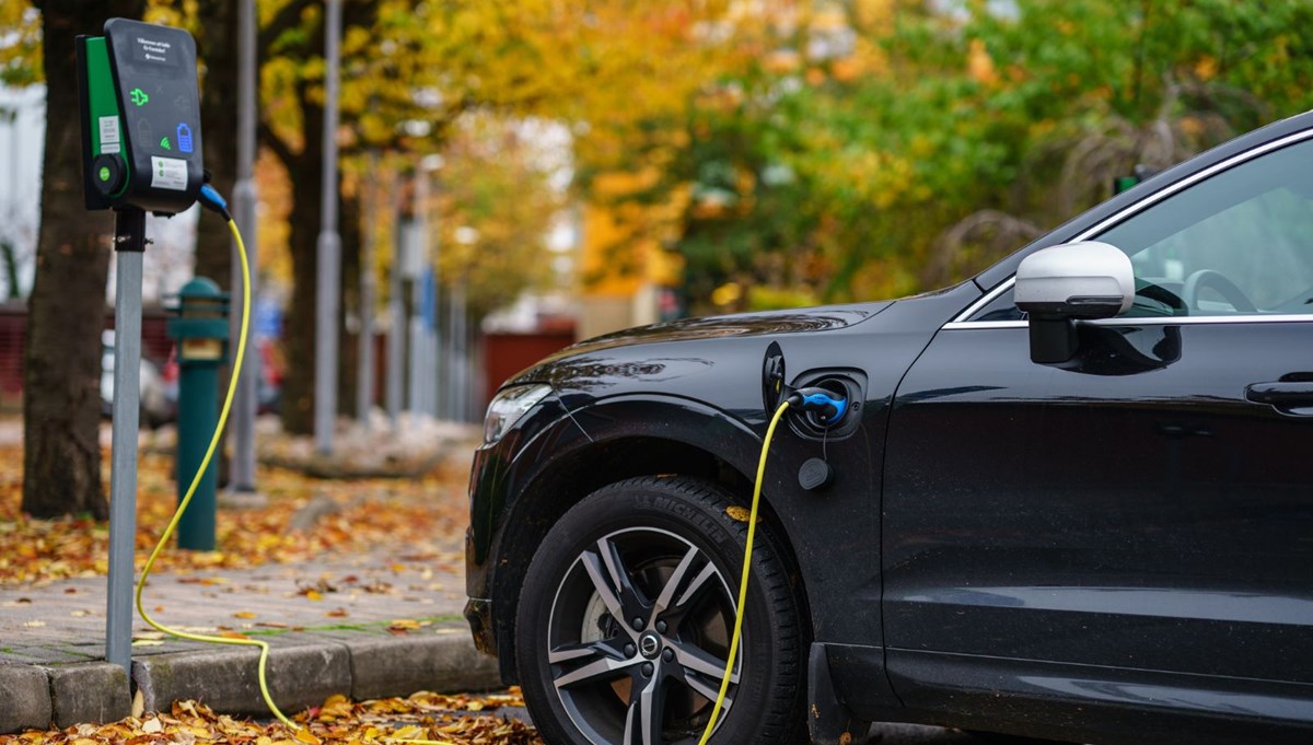 Küresel emisyonları azaltmak için 2050 yılında otomobillerin tamamına yakınının elektrikli olması gerekiyor