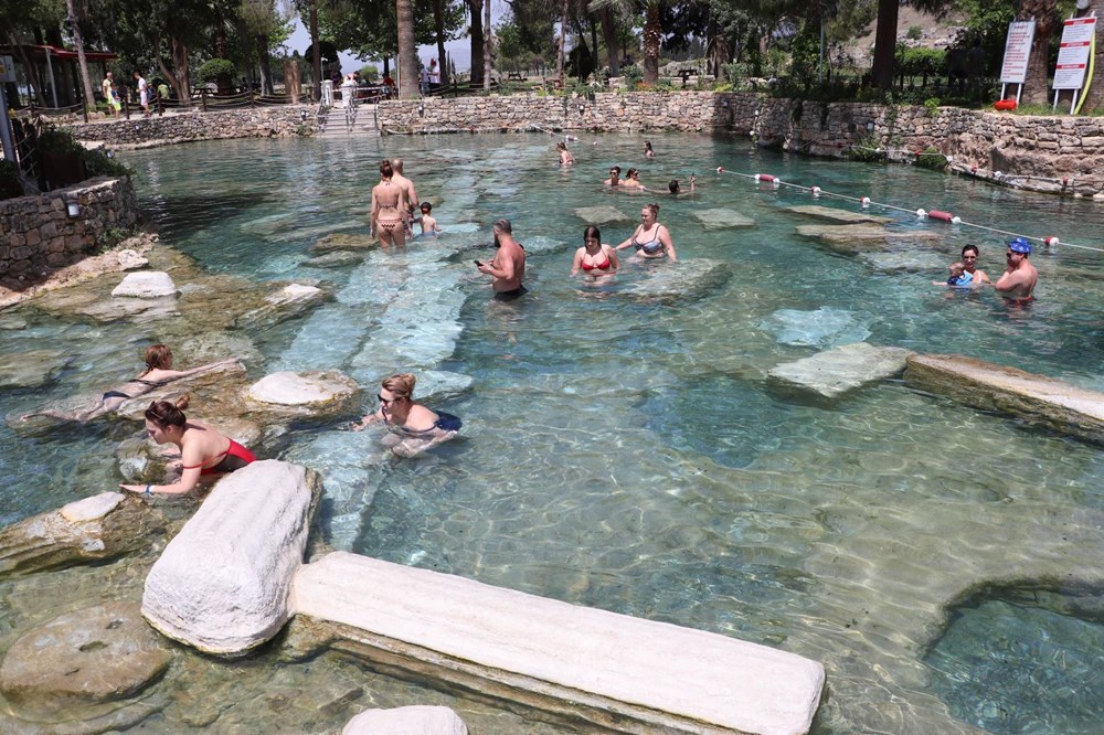 'Beyaz cennet' Pamukkale turistlere kaldı - 6