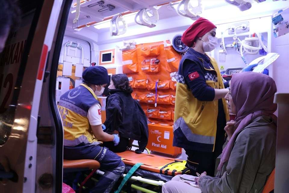 Bursa'da yolcu otobüsü devrildi: 1 ölü, 16 yaralı - 2