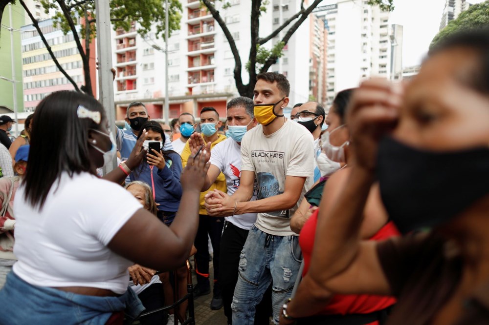 Venezuela'da aşılama başladı: 400 metre kuyruk - 3